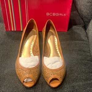 BCBGIRLS peep toe flats